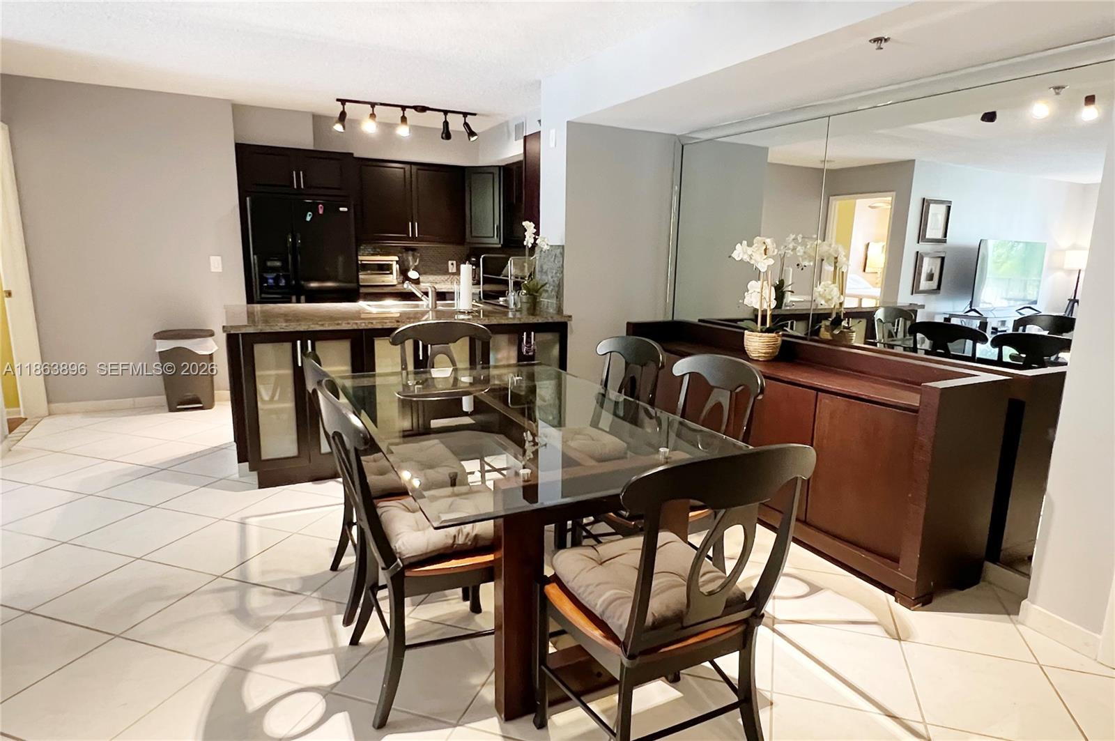 THE YACHT CLUB AT AVENTURA - Residential