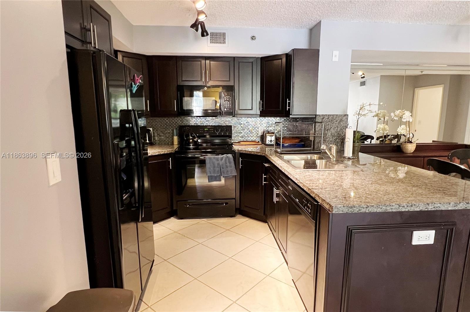 THE YACHT CLUB AT AVENTURA - Residential