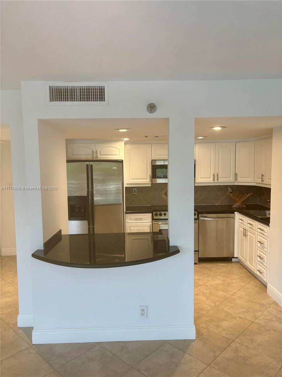 2025 Brickell Ave 605