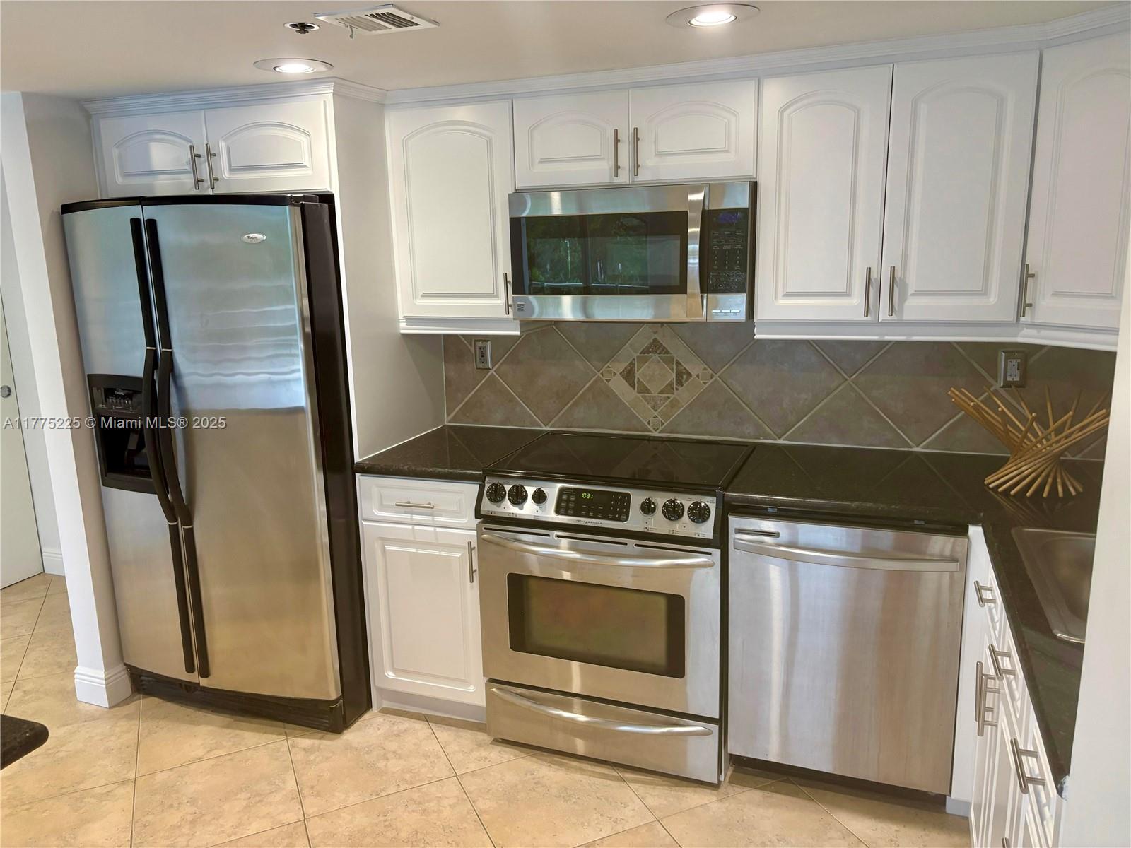 2025 Brickell Ave 605