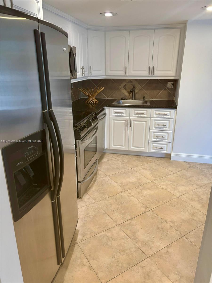 2025 Brickell Ave 605