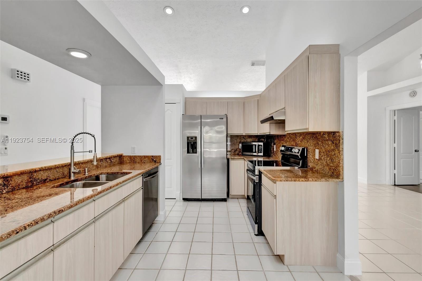 PORT ST LUCIE SECTION 2 - Residential Lease