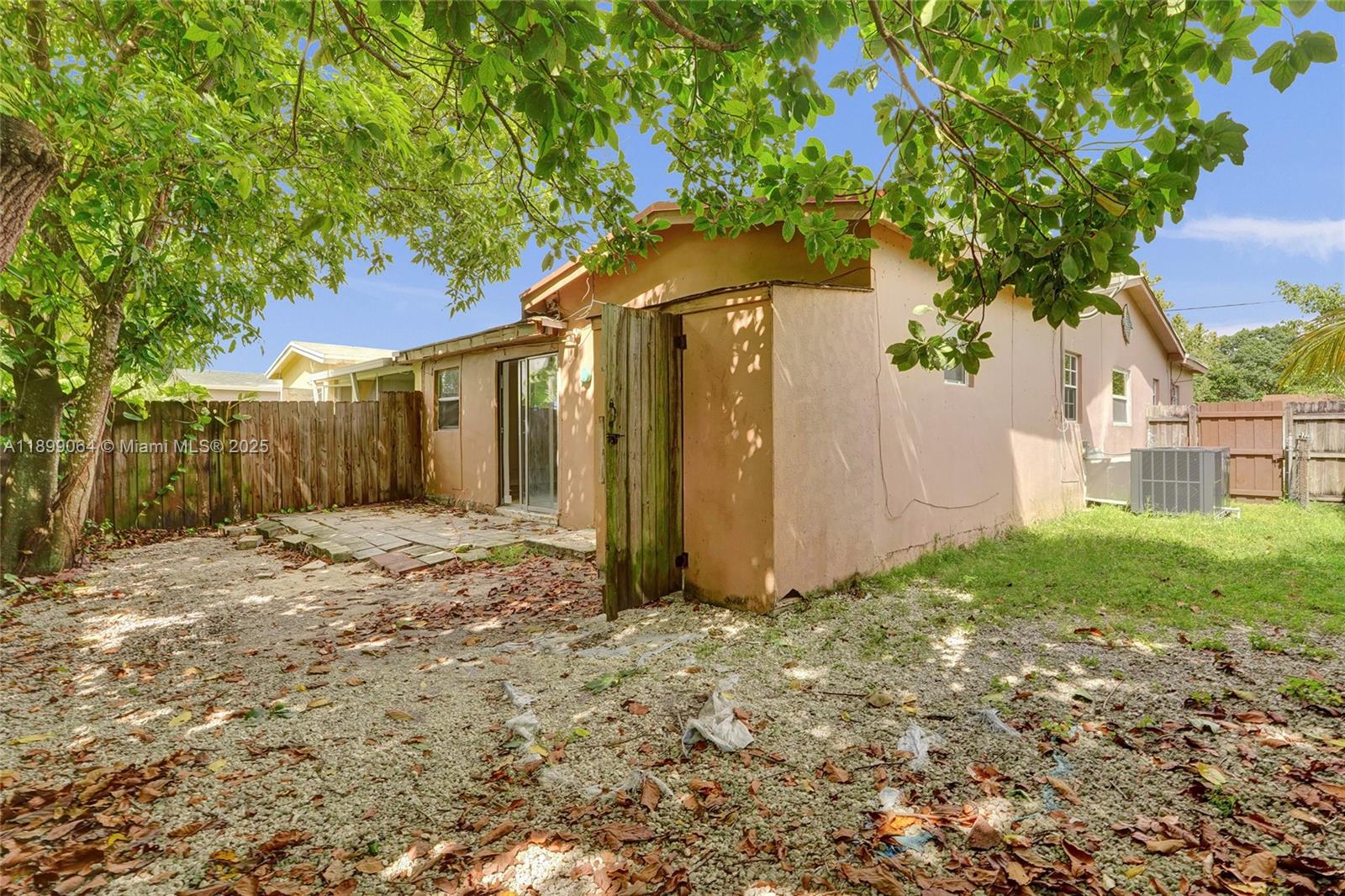 BROADVIEW COUNTRY CLUB - Residential Lease