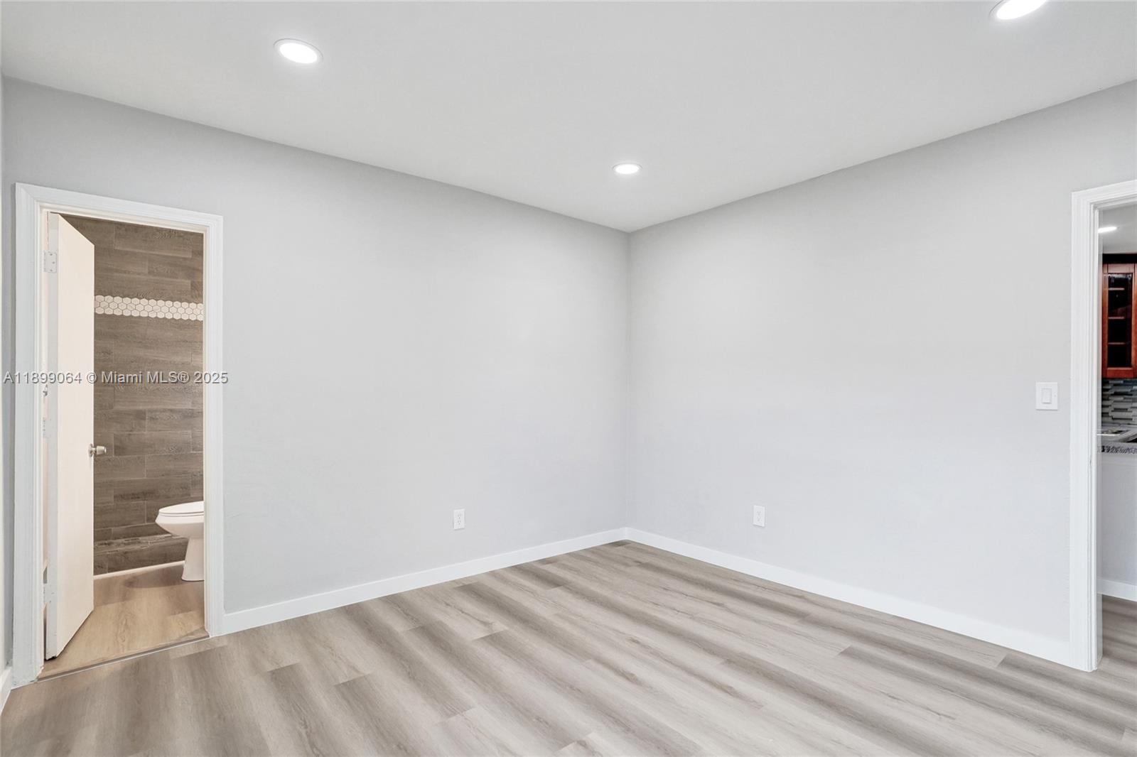 BROADVIEW COUNTRY CLUB - Residential Lease