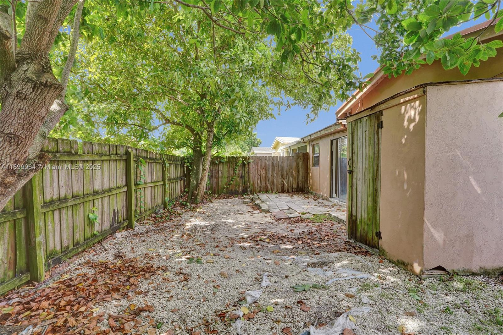 BROADVIEW COUNTRY CLUB - Residential Lease