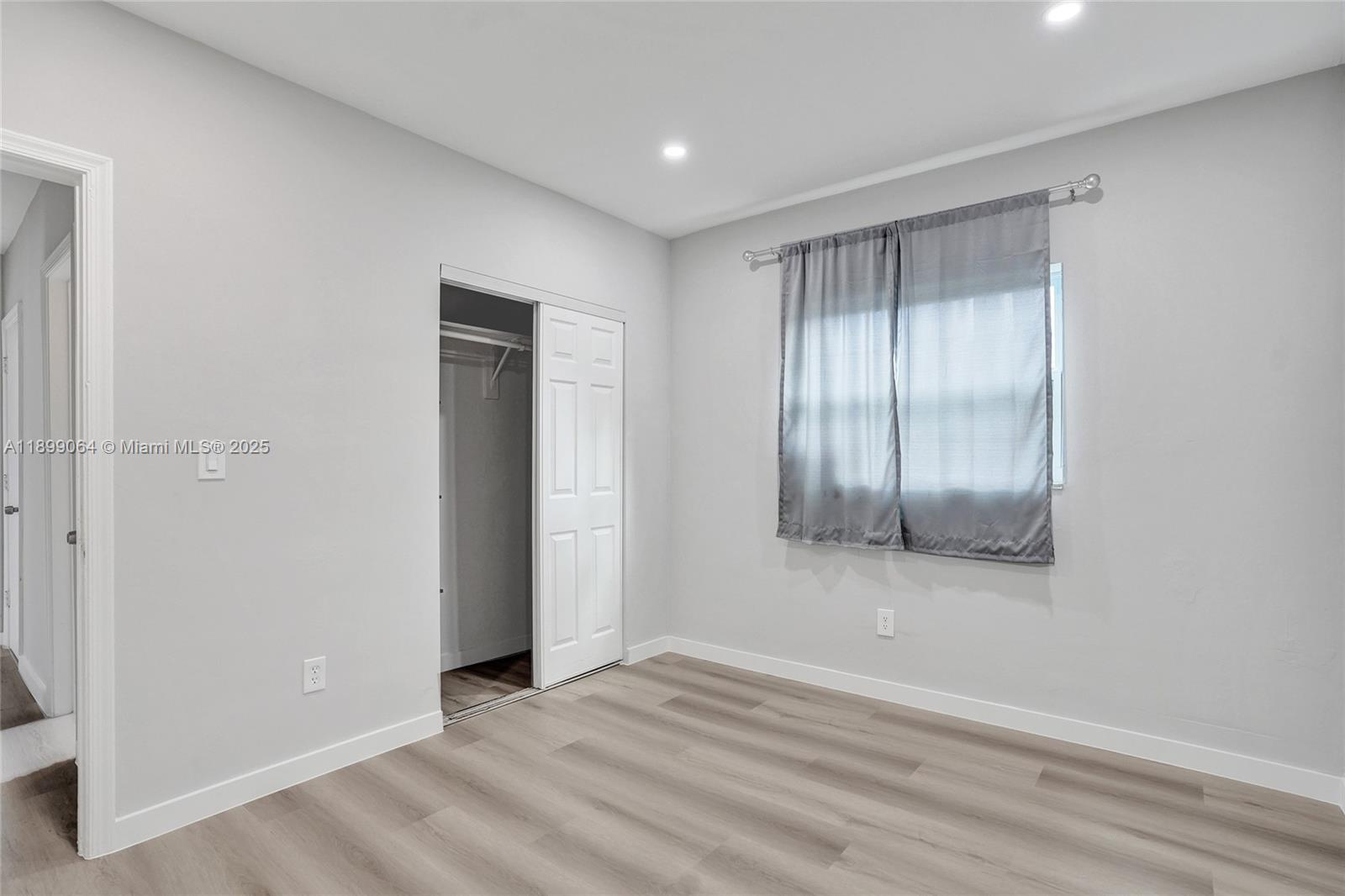 BROADVIEW COUNTRY CLUB - Residential Lease