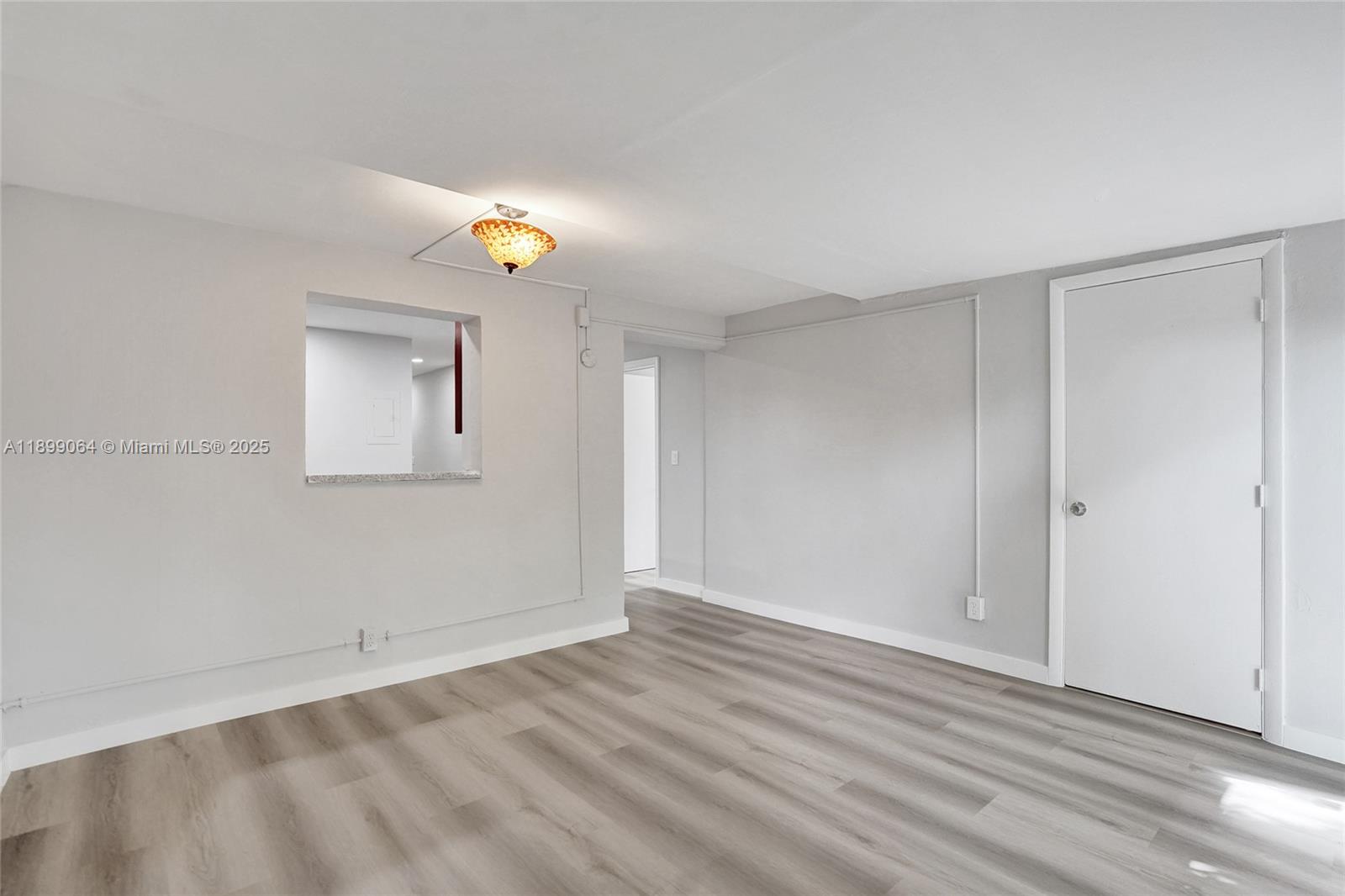 BROADVIEW COUNTRY CLUB - Residential Lease