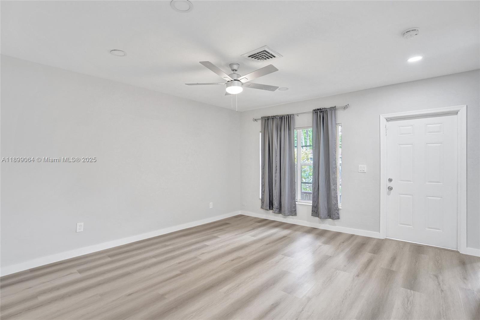 BROADVIEW COUNTRY CLUB - Residential Lease