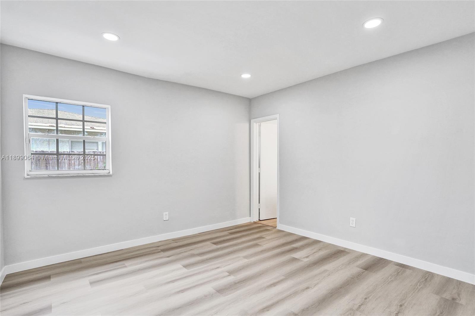 BROADVIEW COUNTRY CLUB - Residential Lease