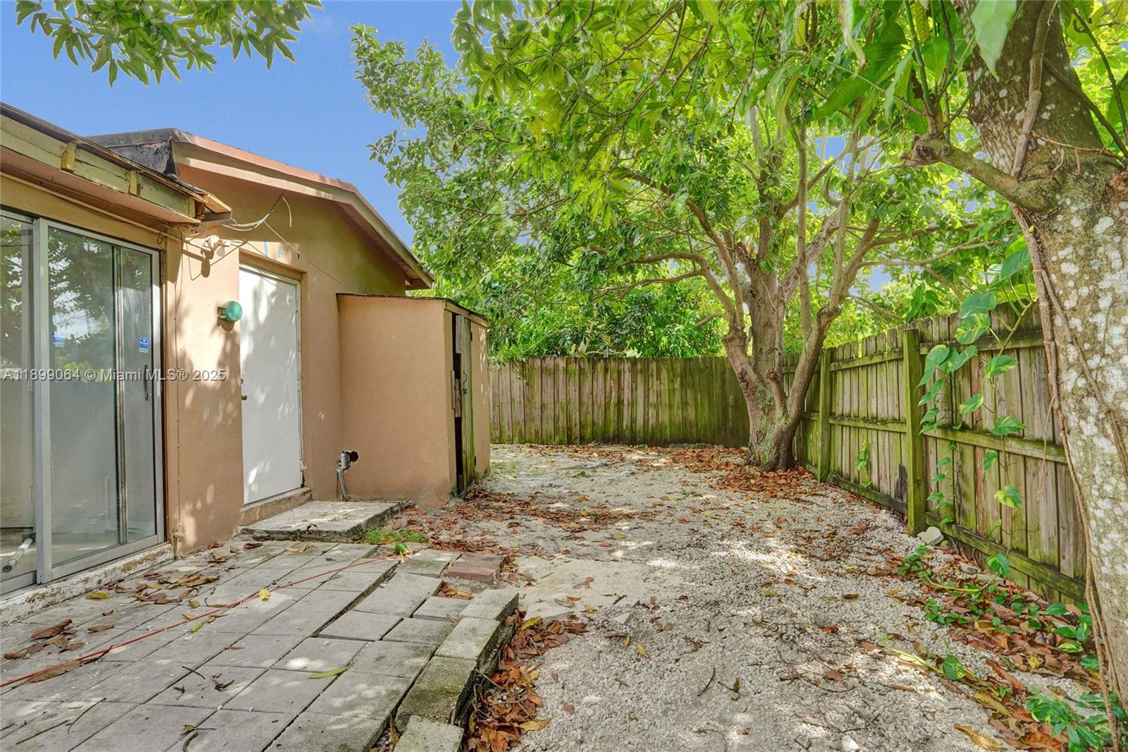 BROADVIEW COUNTRY CLUB - Residential Lease