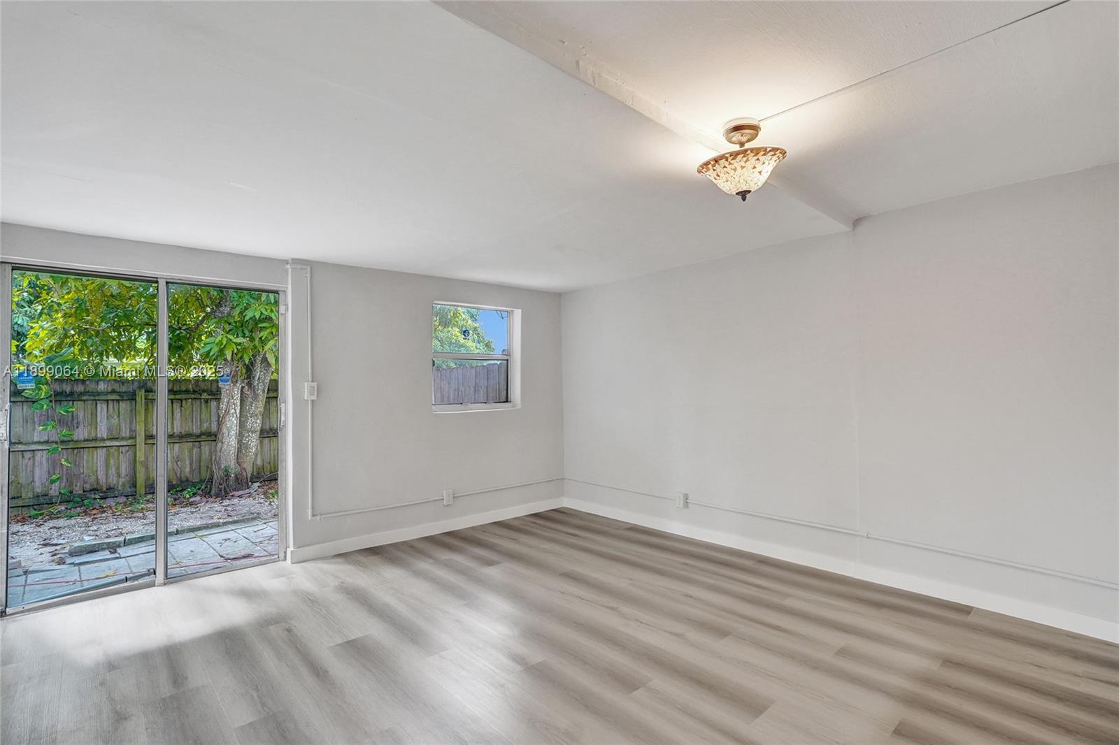 BROADVIEW COUNTRY CLUB - Residential Lease