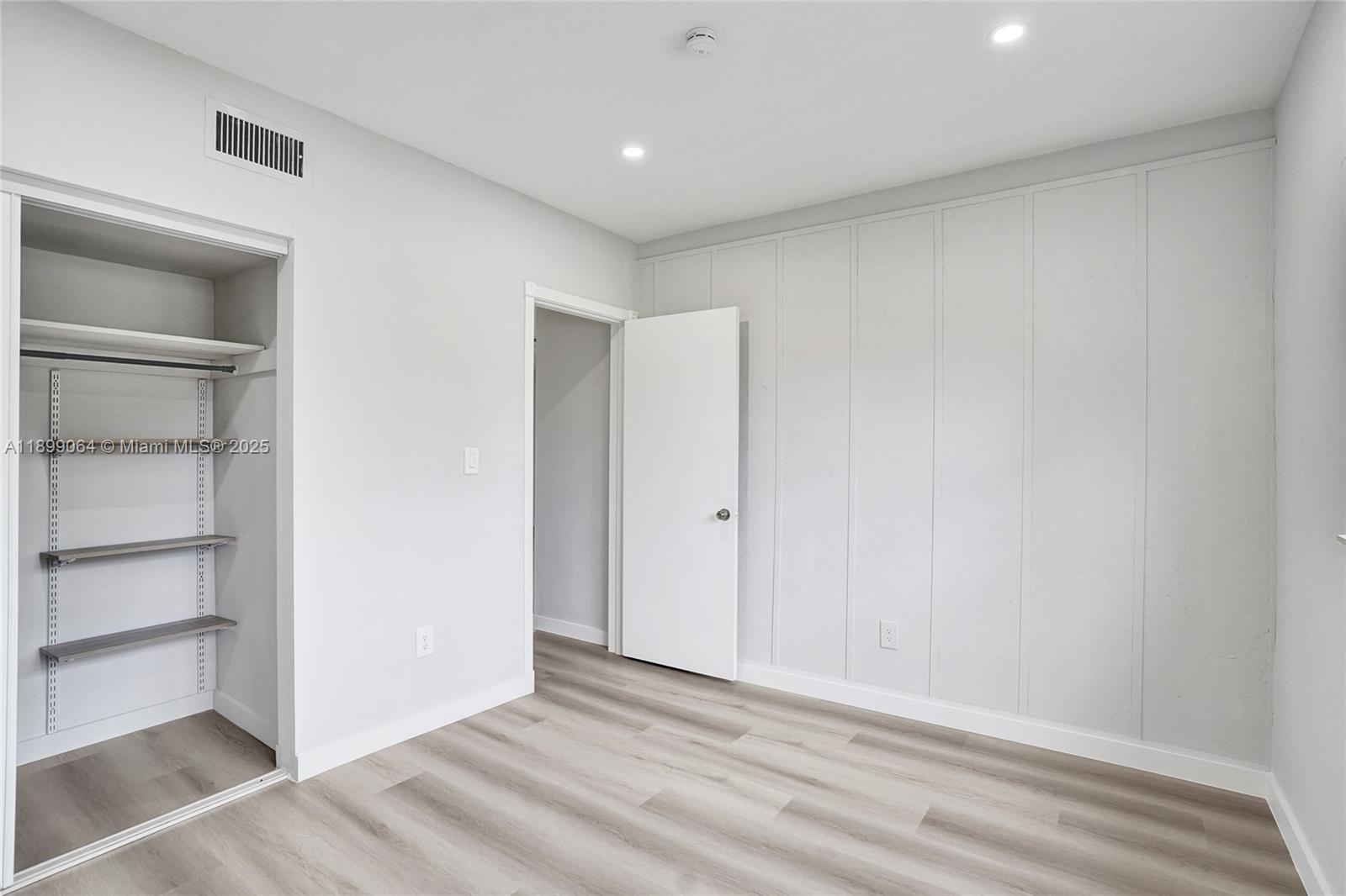 BROADVIEW COUNTRY CLUB - Residential Lease