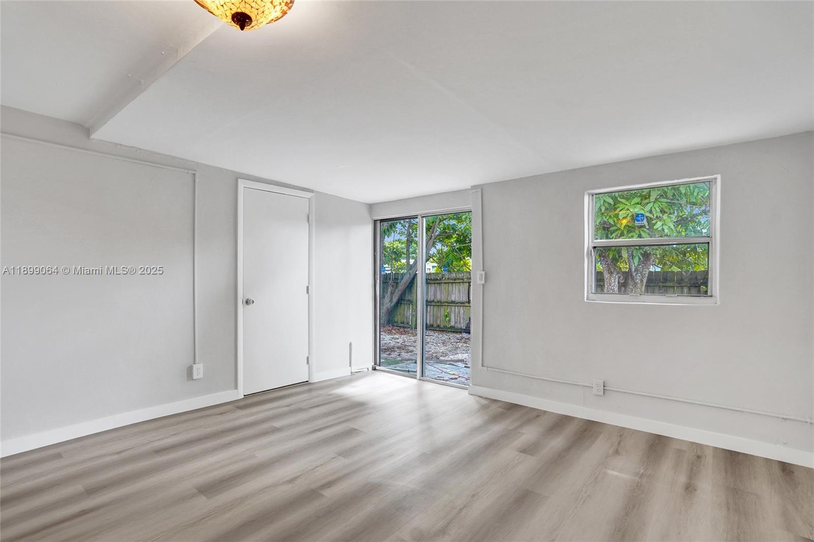 BROADVIEW COUNTRY CLUB - Residential Lease