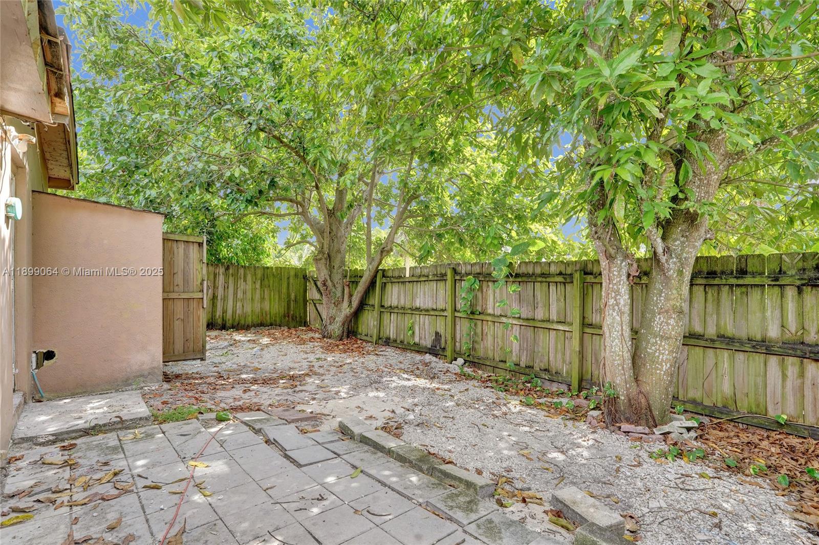 BROADVIEW COUNTRY CLUB - Residential Lease