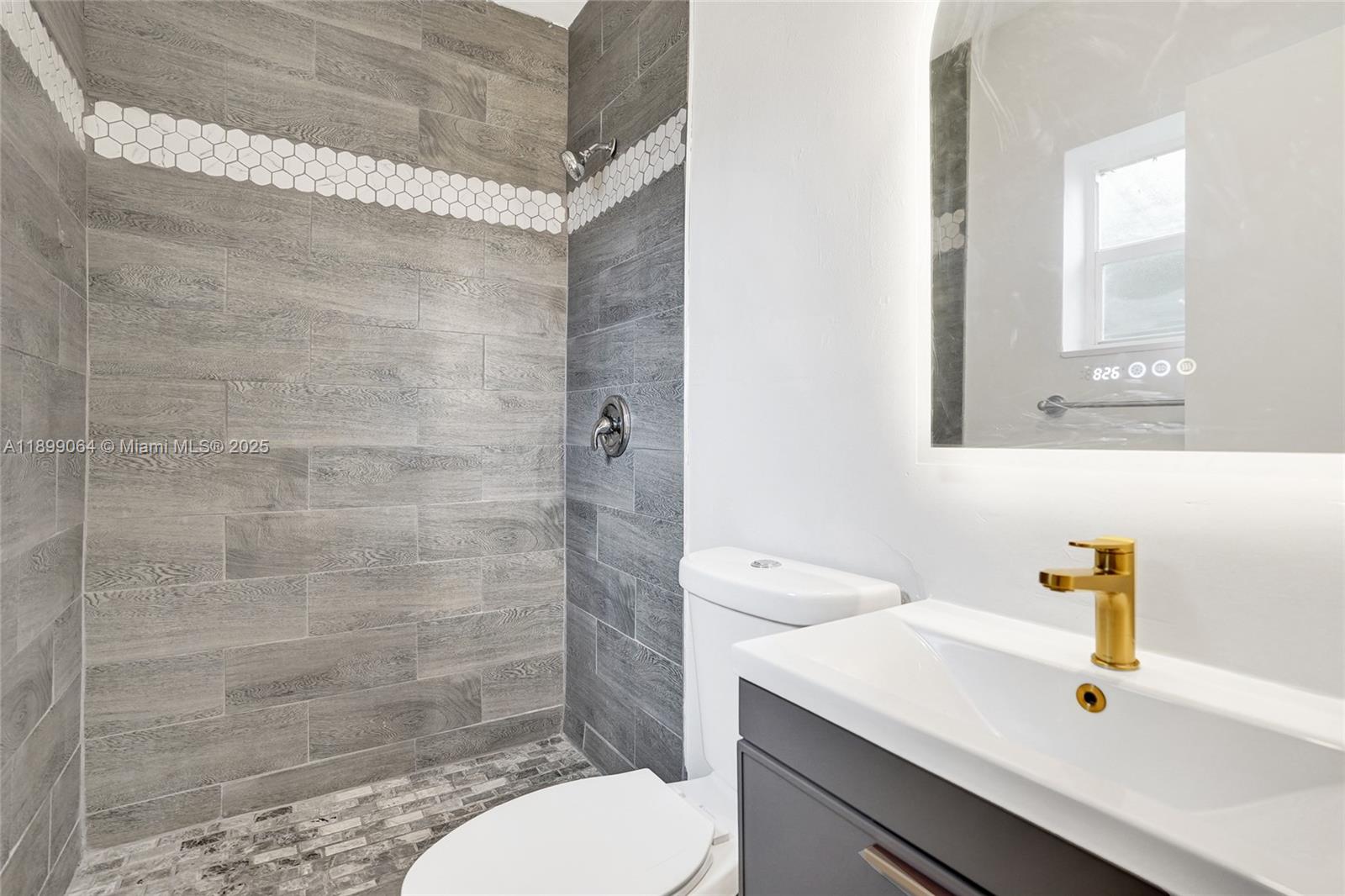 BROADVIEW COUNTRY CLUB - Residential Lease