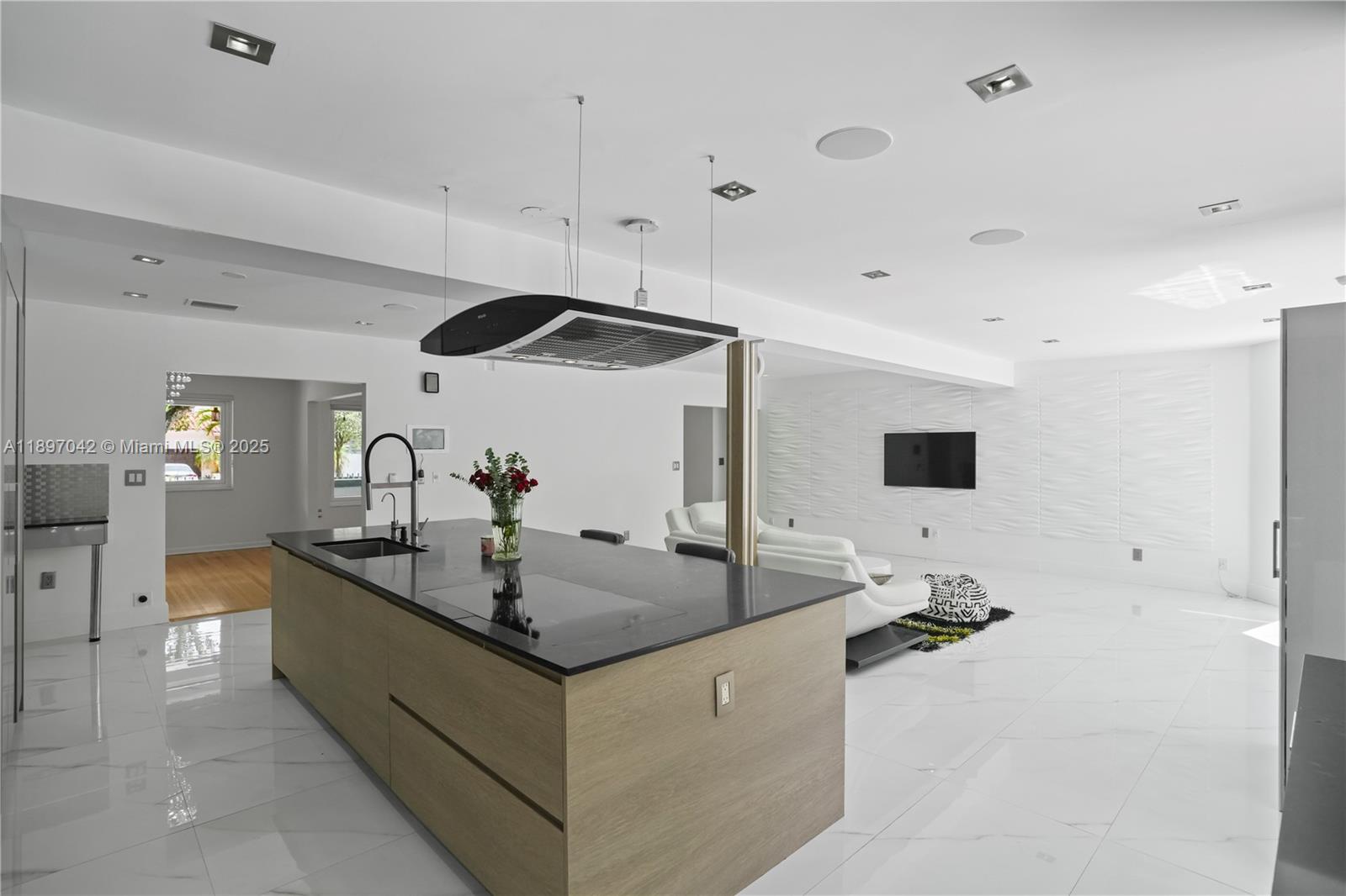 CORAL GABLES RIVIERA SEC - Residential Lease