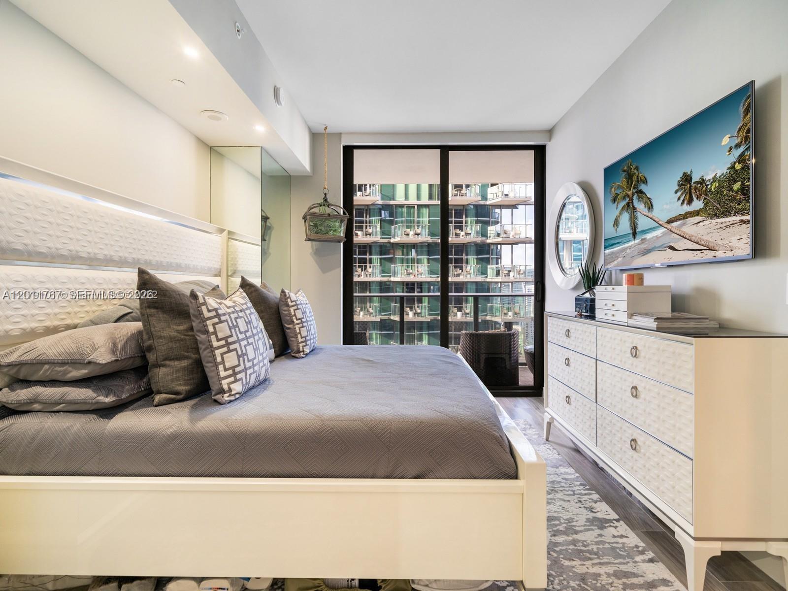 801 SMA RESIDENCES CONDO - Residential