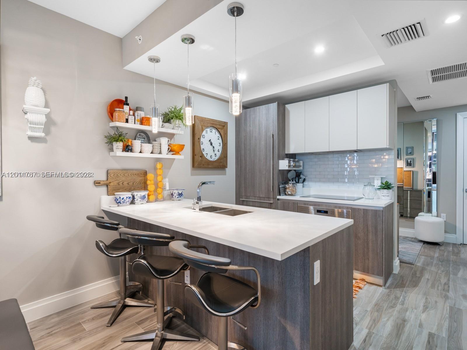 801 SMA RESIDENCES CONDO - Residential