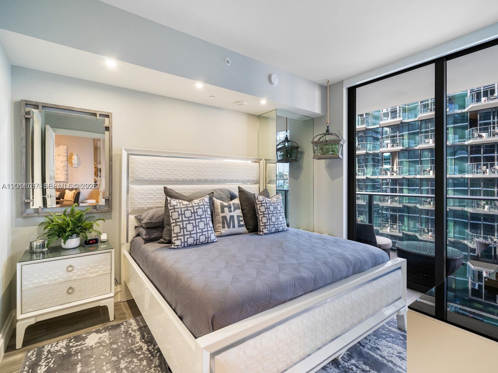 801 SMA RESIDENCES CONDO - Residential