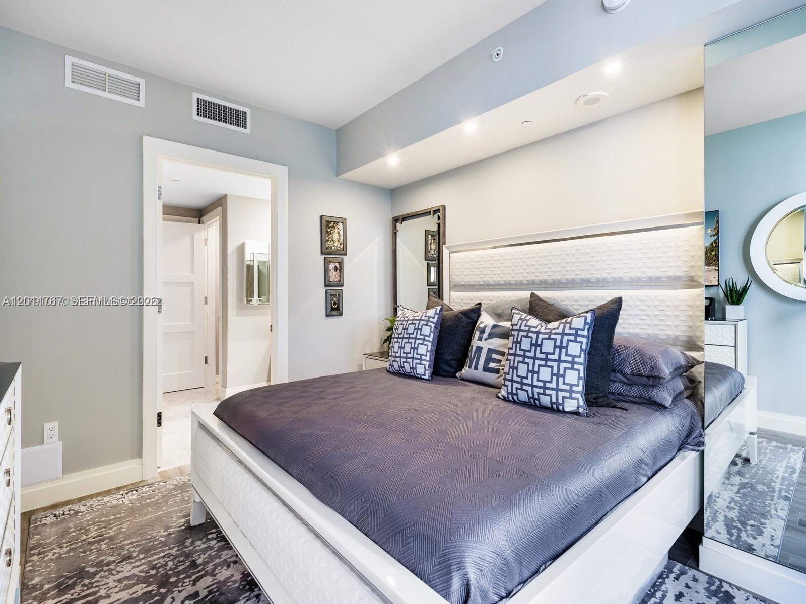801 SMA RESIDENCES CONDO - Residential