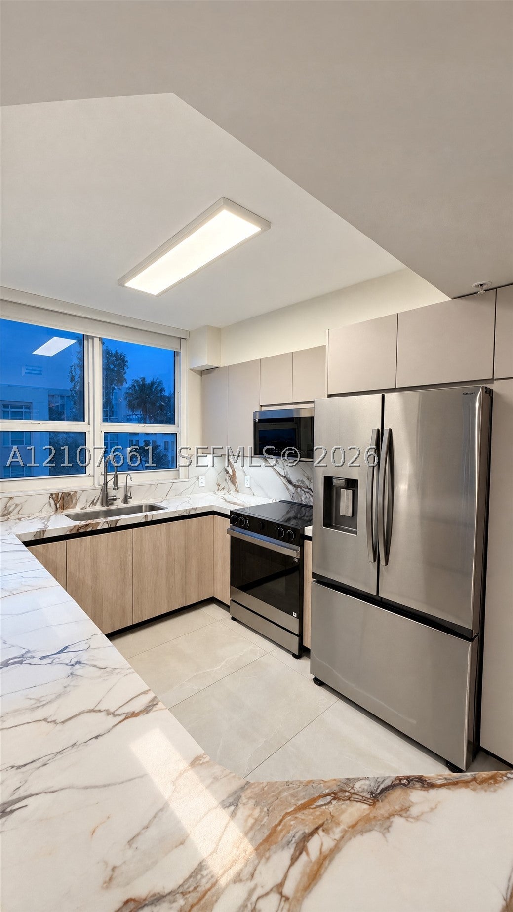2000 N Bayshore Dr 527