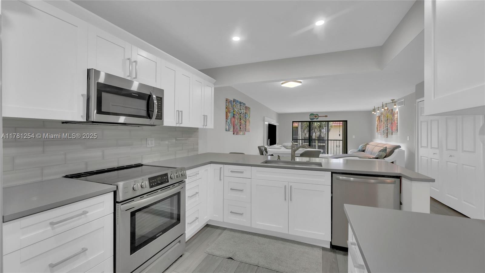 327 Lakeview Dr 203
