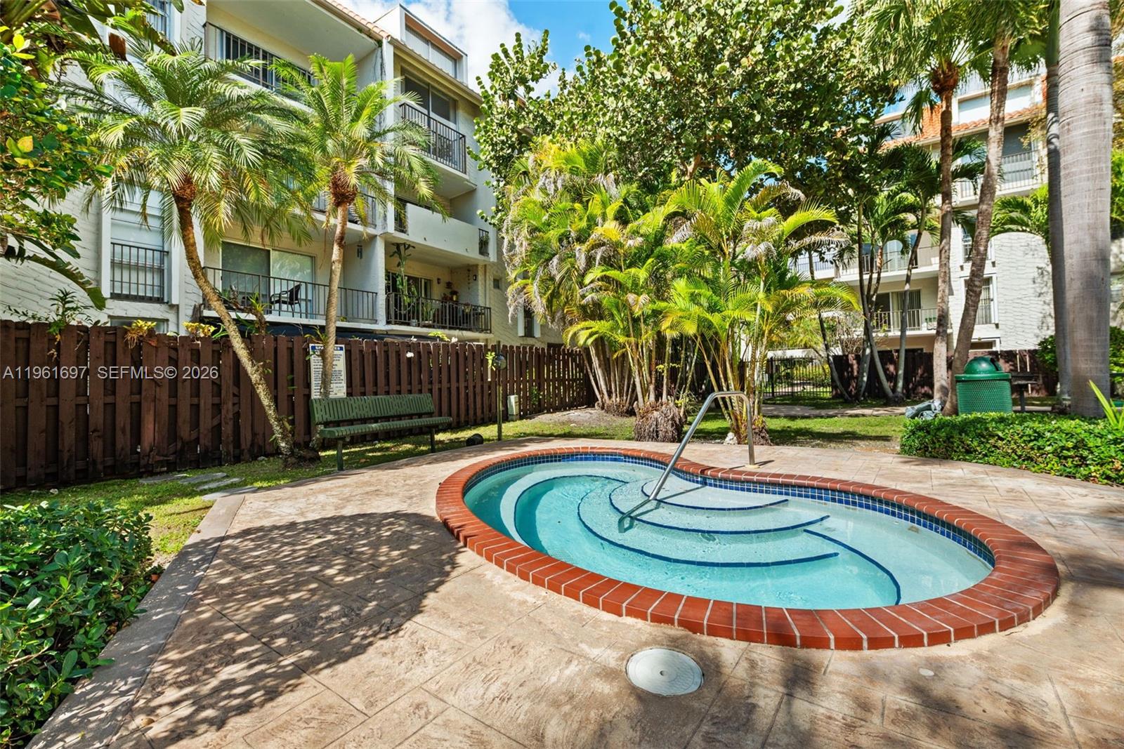 DADELAND GROVE CONDO - Residential