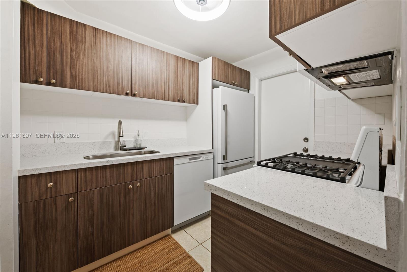 DADELAND GROVE CONDO - Residential