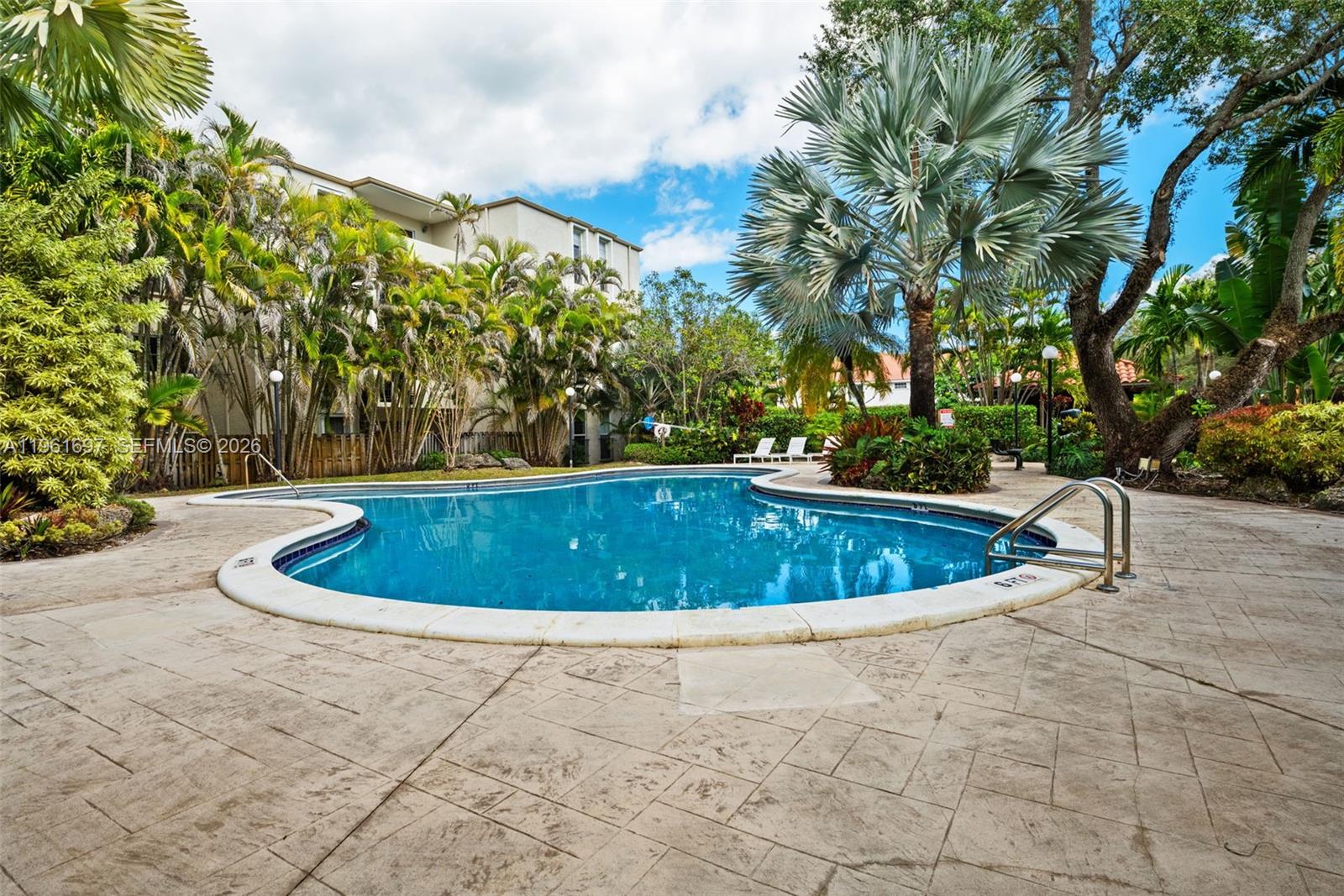 DADELAND GROVE CONDO - Residential