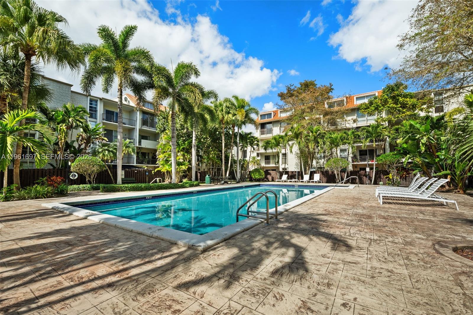 DADELAND GROVE CONDO - Residential