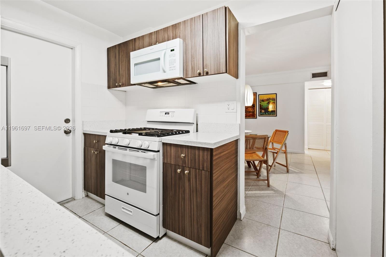 DADELAND GROVE CONDO - Residential