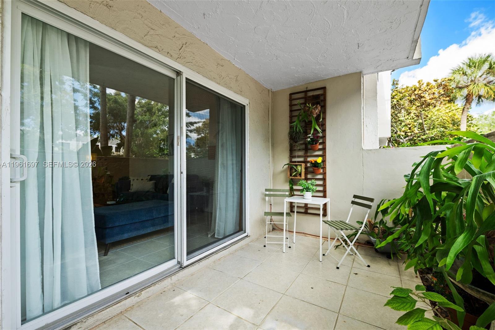 DADELAND GROVE CONDO - Residential