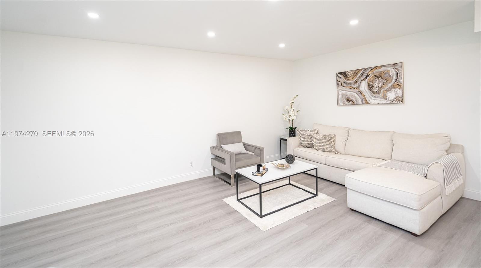 BEVERLY HILLS CONDO NUMBE - Residential