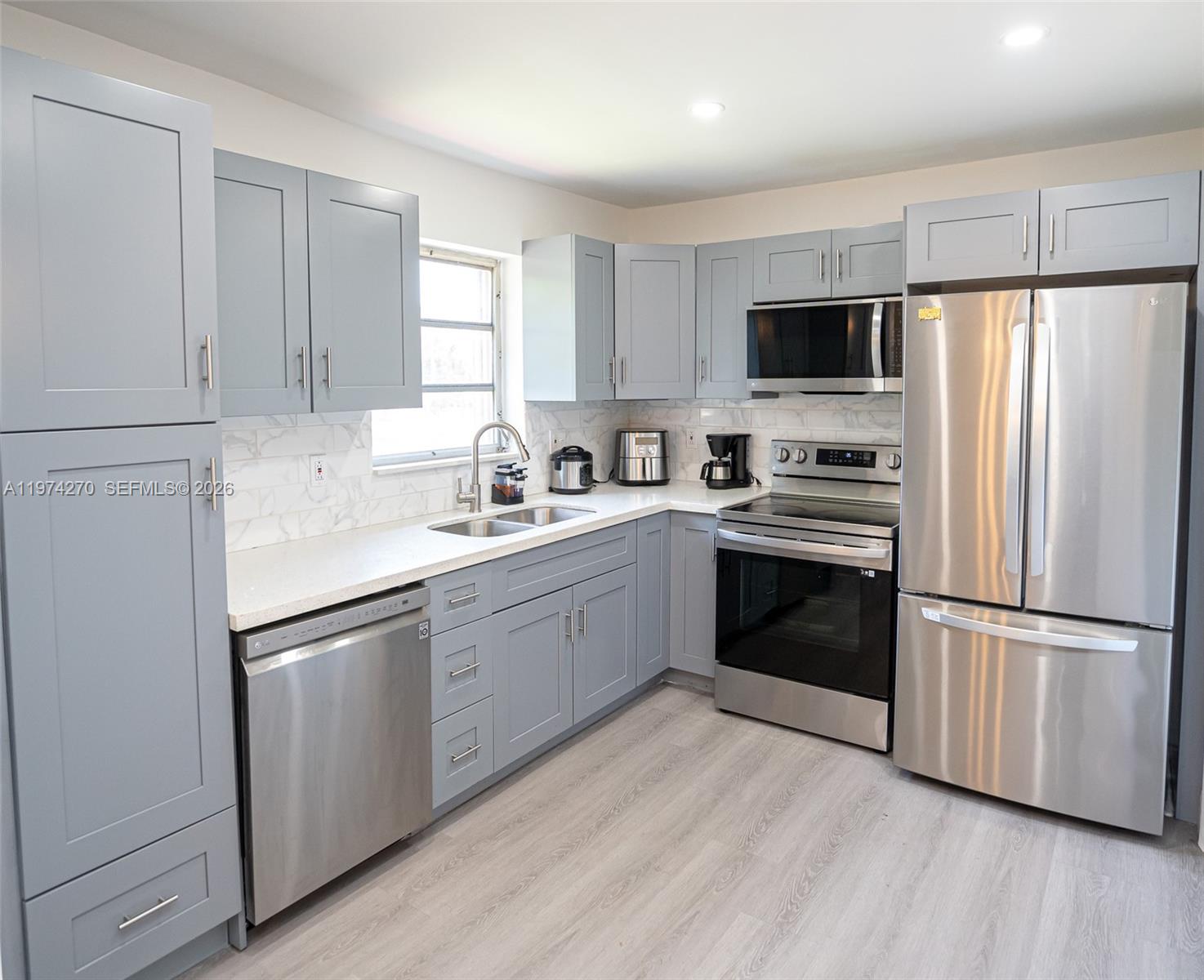 BEVERLY HILLS CONDO NUMBE - Residential