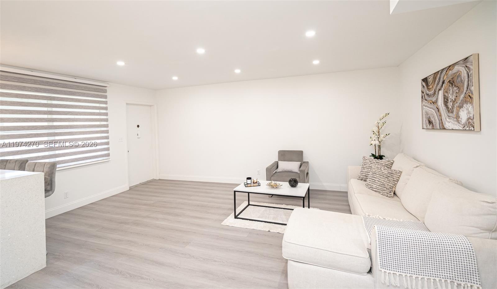 BEVERLY HILLS CONDO NUMBE - Residential