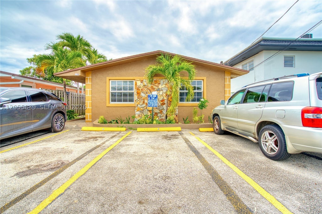 Photo of 129 SE 4th Ave #4, Hallandale Beach, FL 33009 (MLS # A12055839)