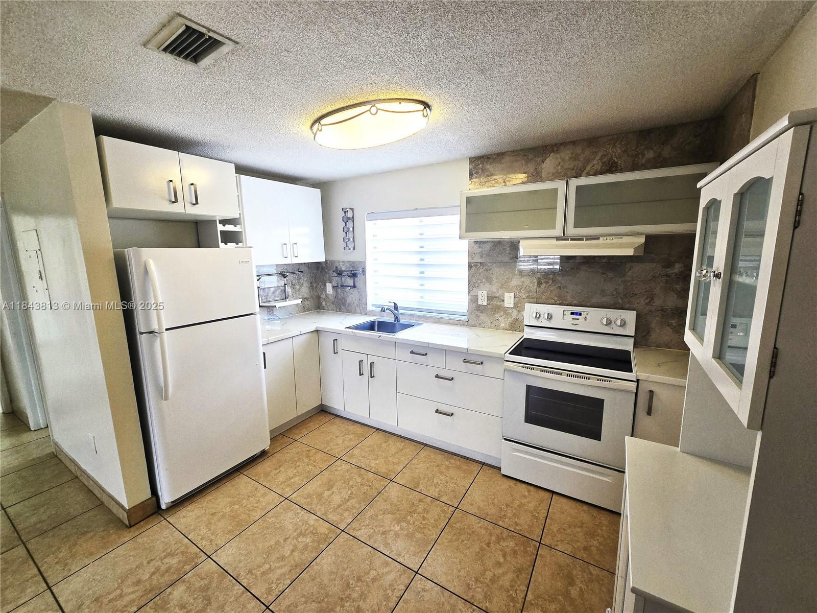 RESIDENCIAL EL PRADO COND - Residential