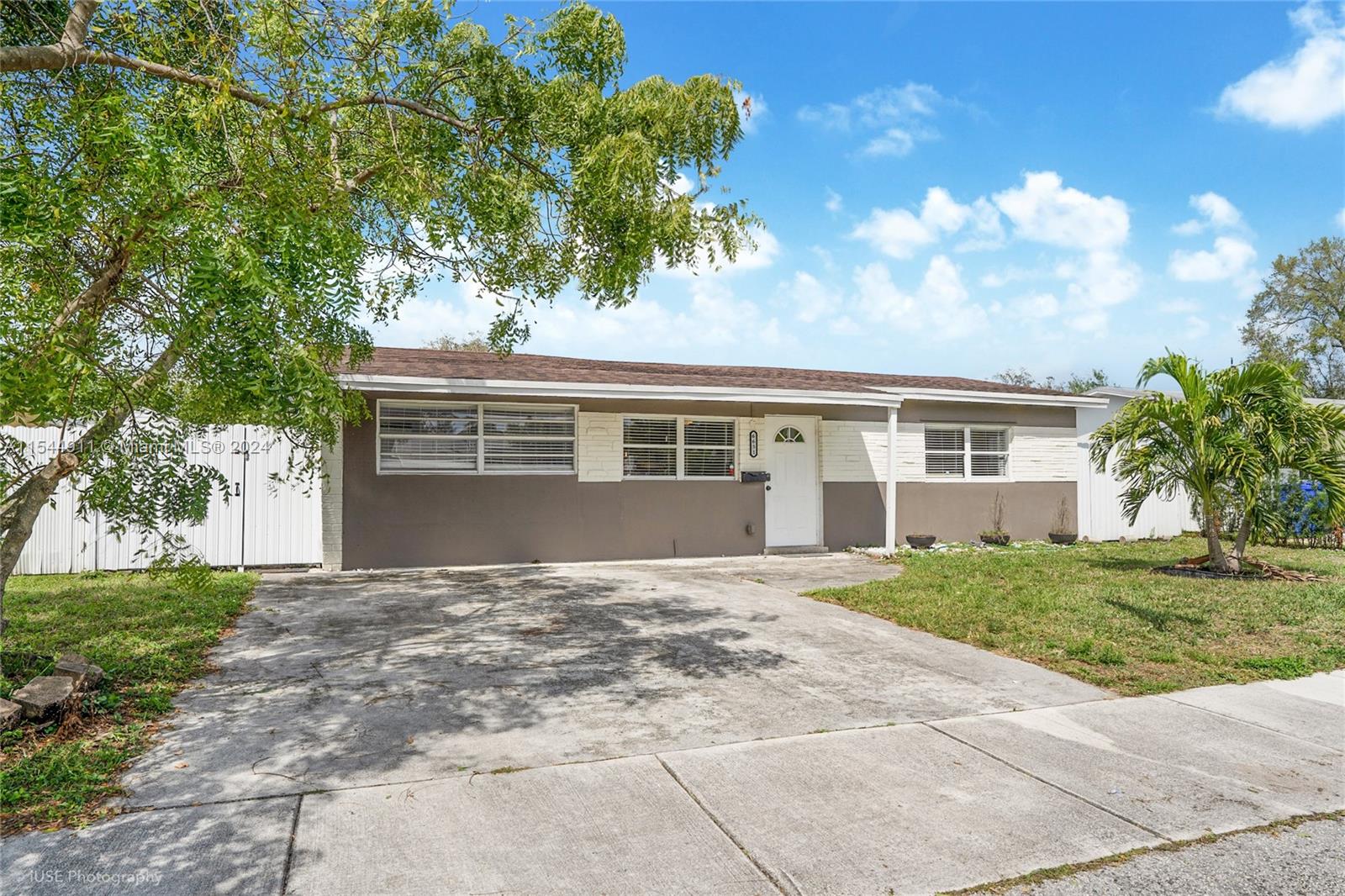 Property for Sale at 6651 Greene St, Hollywood, Broward County, Florida - Bedrooms: 5 
Bathrooms: 2  - $515,000