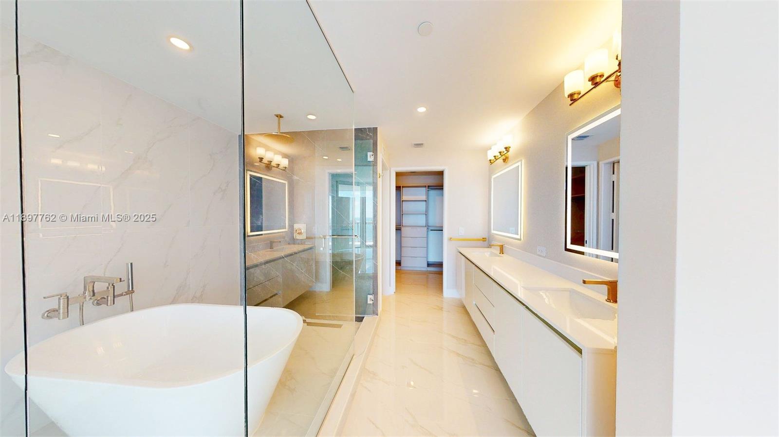 ARIA RESERVE MIAMI - Residential Lease