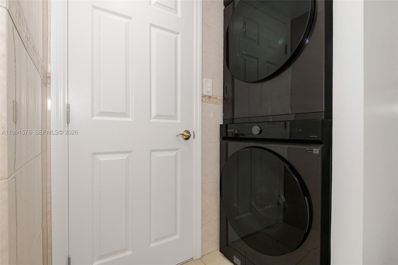 BURLEIGH HOUSE CONDO - Residential