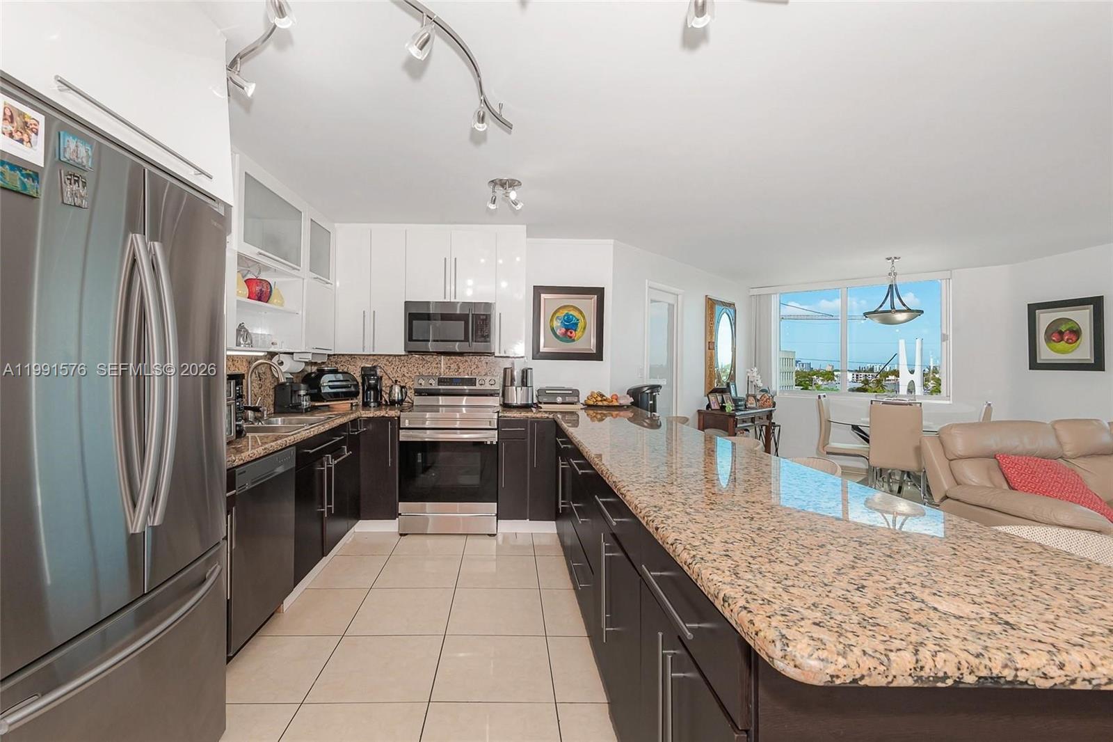 BURLEIGH HOUSE CONDO - Residential