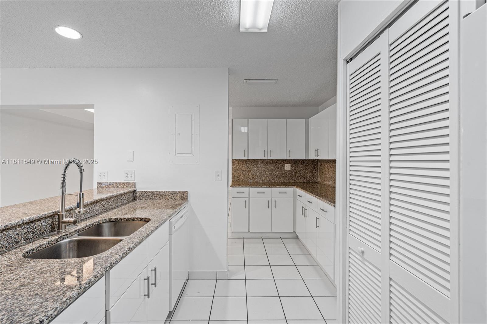 MIAMI LAKES LOCH LOMOND W - Residential