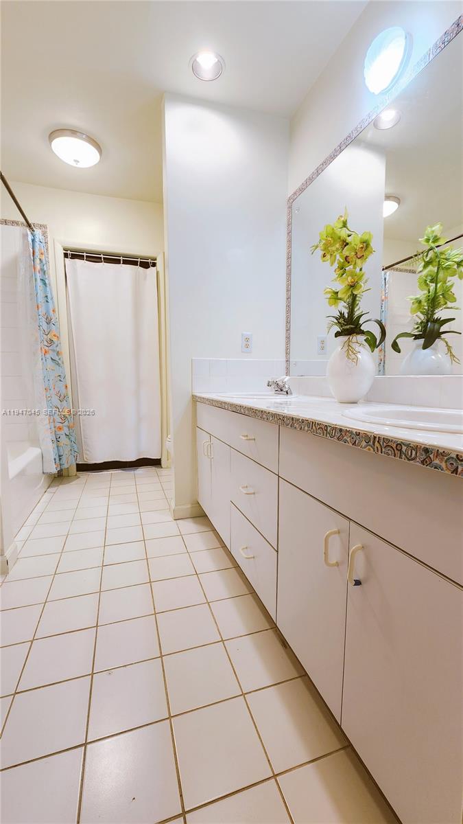 KINGS GROVE - Residential