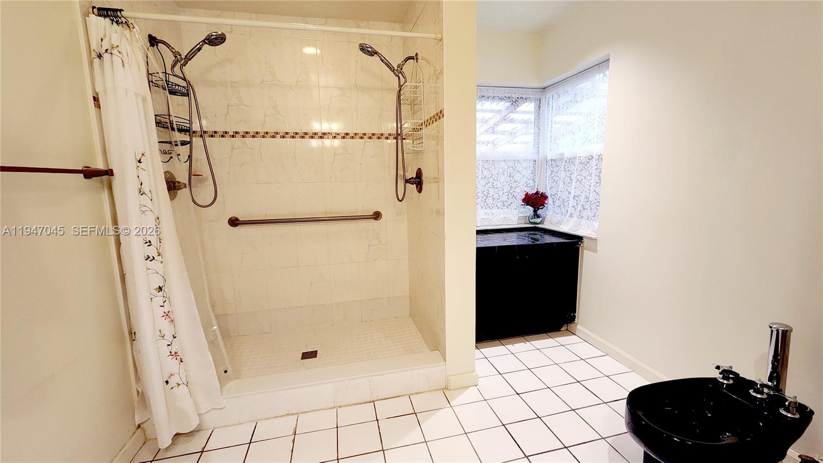 KINGS GROVE - Residential