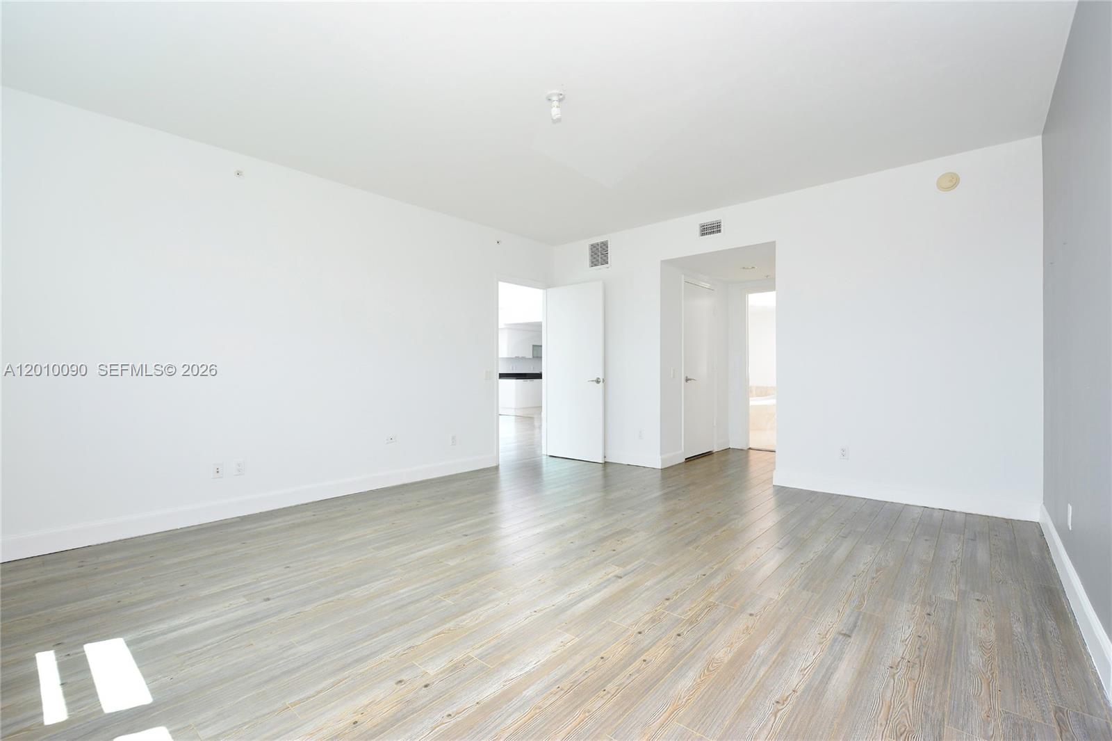 THE OAKS I CONDO - Residential