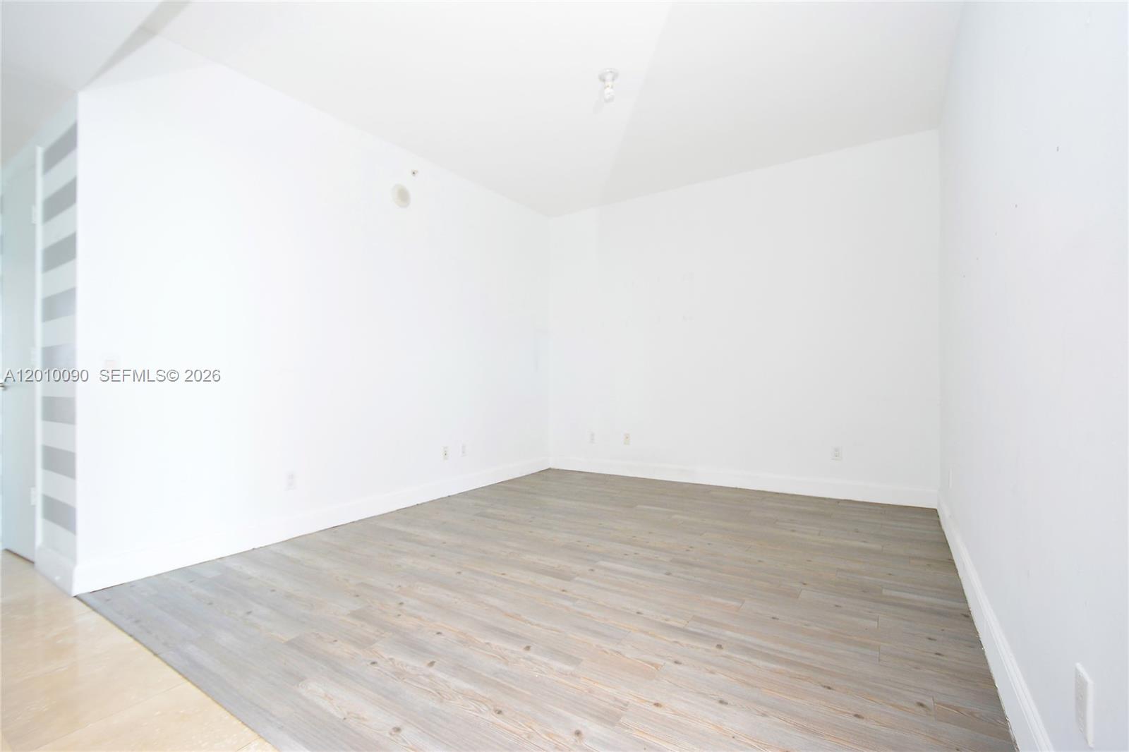 THE OAKS I CONDO - Residential