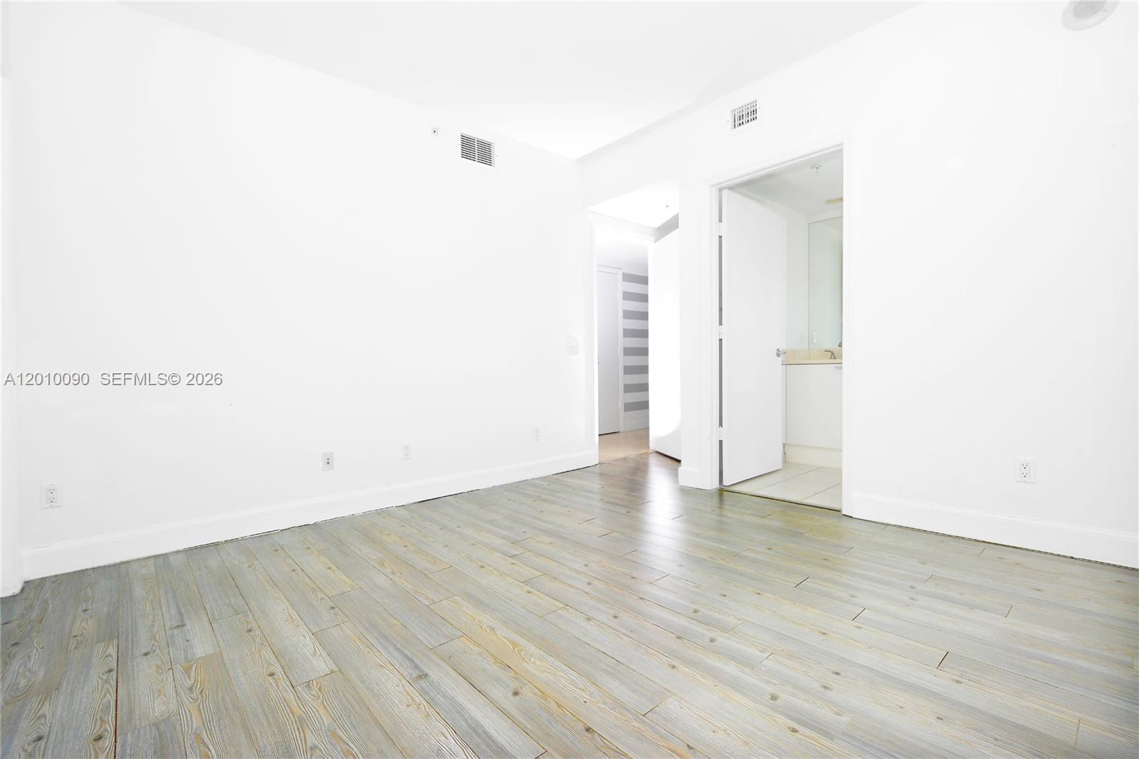 THE OAKS I CONDO - Residential