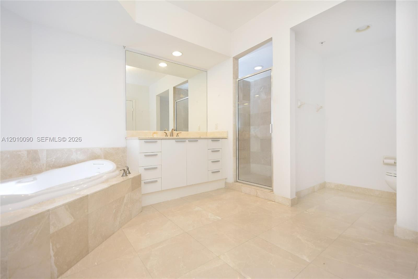 THE OAKS I CONDO - Residential