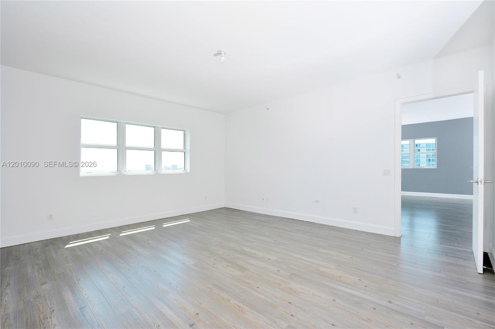 THE OAKS I CONDO - Residential