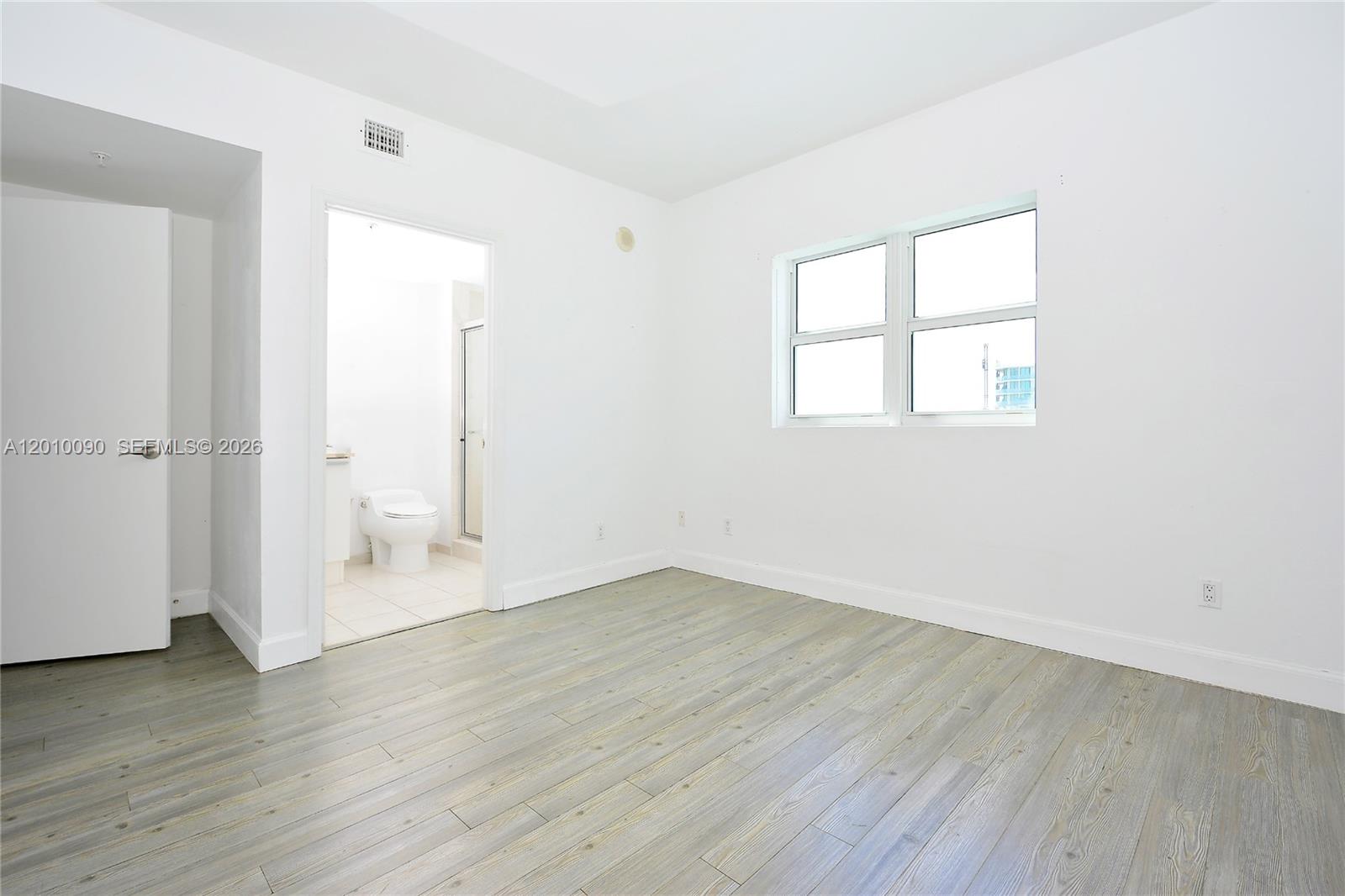 THE OAKS I CONDO - Residential